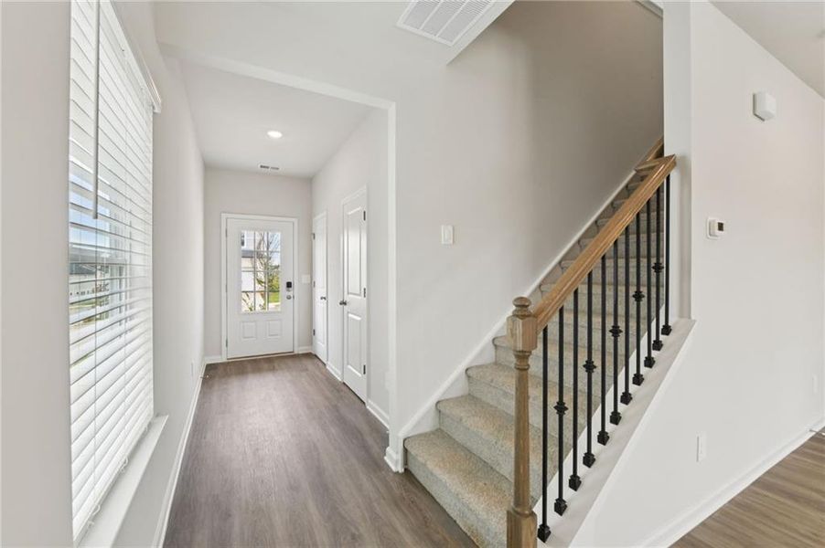 Spacious, unfurnished interior of a new home in Hawthorne Station, College Park (Image 17).