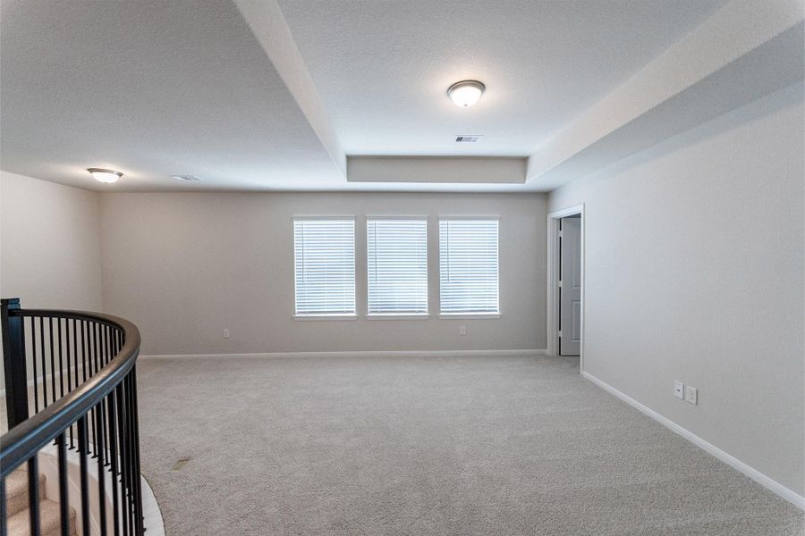 Spacious, unfurnished interior of a new home in Canterra Creek, Rosharon (Image 17).