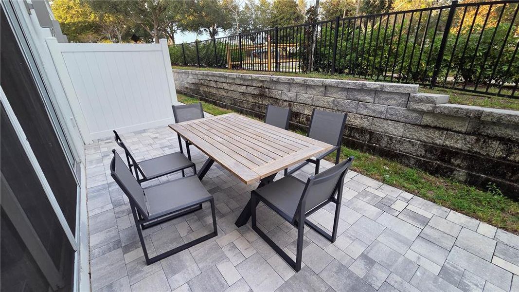Exterior details and patio area of a home in , Reunion (Image 3).