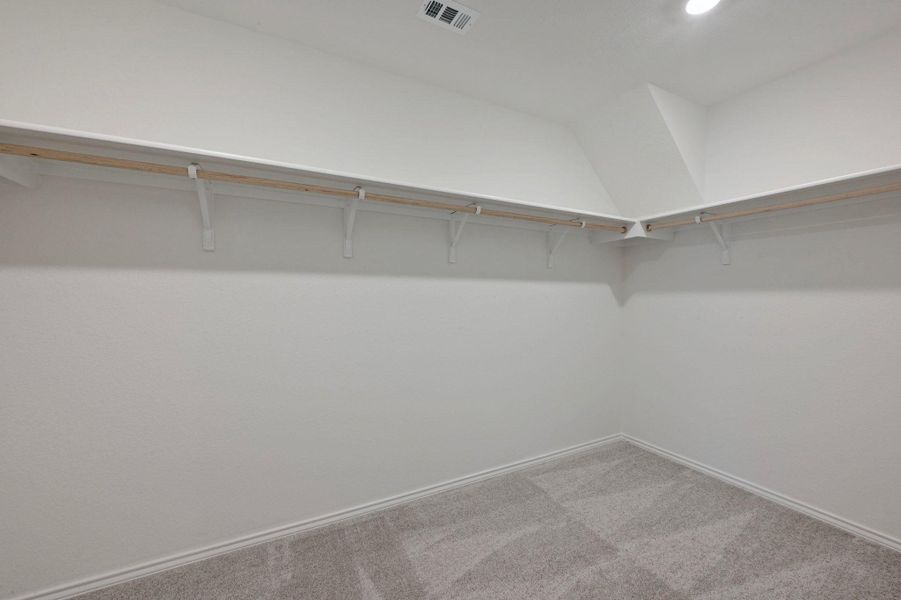 Spacious, unfurnished interior of a new home in Stoney Chase, Del Valle (Image 26).