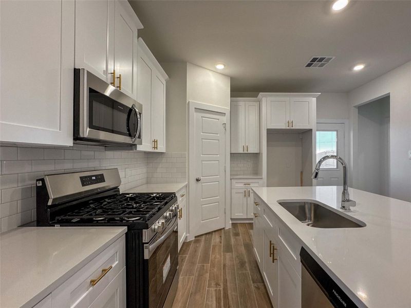 Furnished interior view inside a new home in Creekhaven, Rosharon (Image 9).