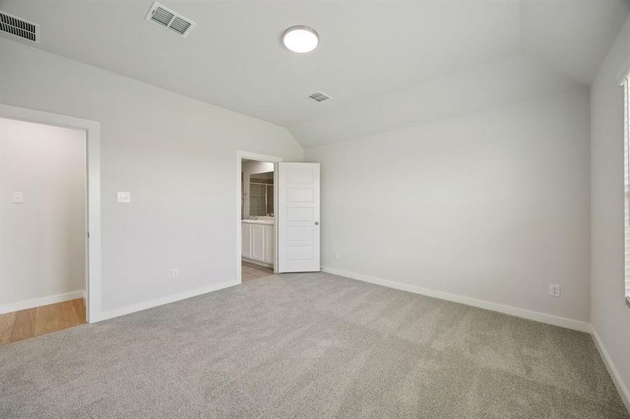 Spacious, unfurnished interior of a new home in Stonehaven, Seagoville (Image 17). Spacious, unfurnished interior of a new home in Stonehaven, Seagoville (Image 17).