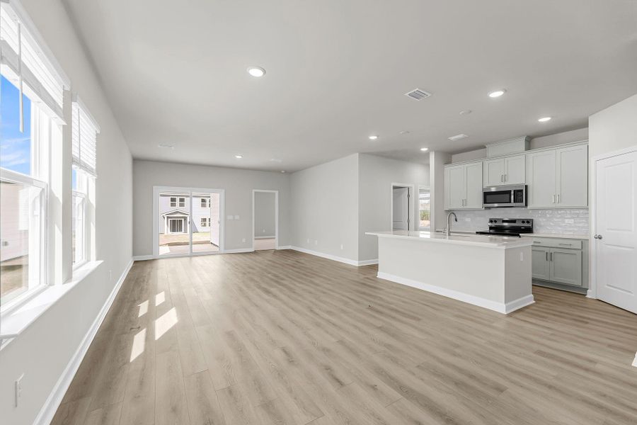 Spacious, unfurnished interior of a new home in , Ravenel (Image 14).