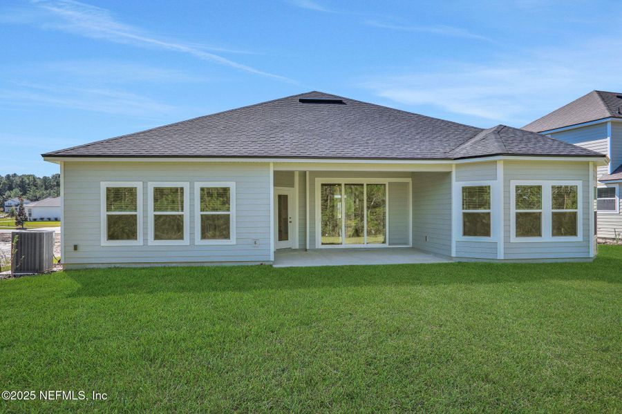 Exterior details and patio area of a home in , Green Cove Springs (Image 4).