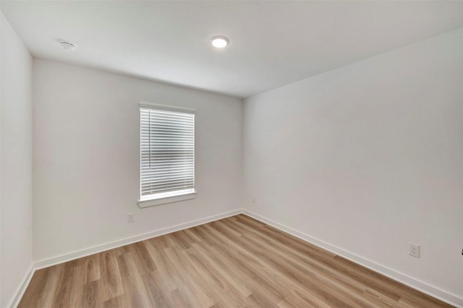 Spacious, unfurnished interior of a new home in Miller's Pond, Rosenberg (Image 38).