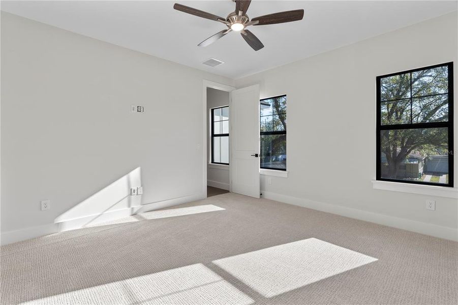 Spacious, unfurnished interior of a new home in , Winter Park (Image 28).