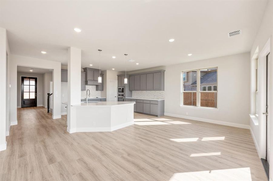 Spacious, unfurnished interior of a new home in El Dorado, Granbury (Image 35).