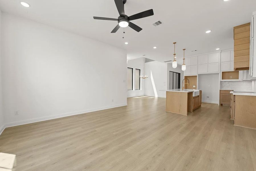 Thornhill B Family room
