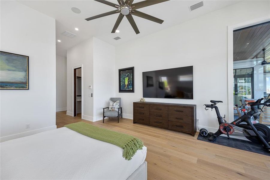 Furnished interior view inside a new home in , St. Petersburg (Image 41).