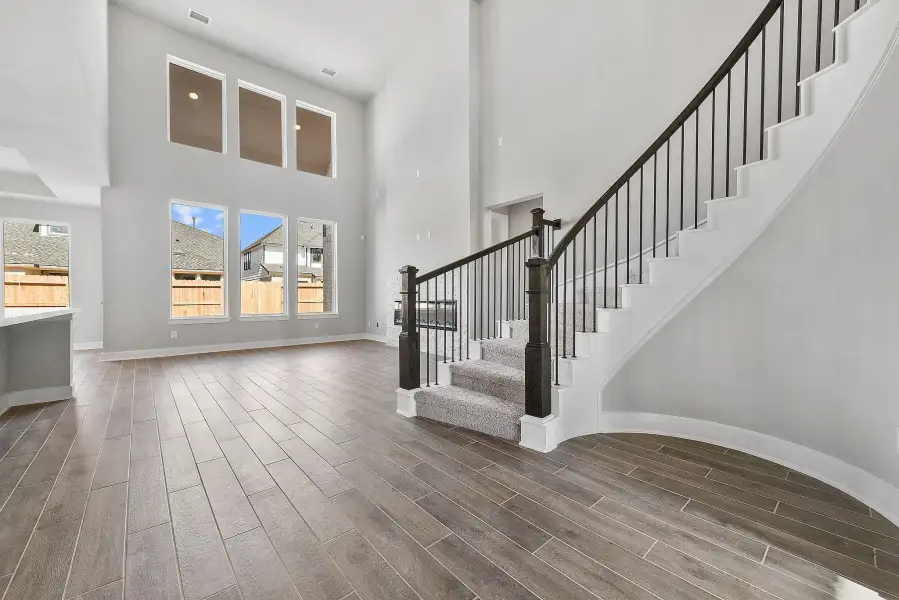 Spacious, unfurnished interior of a new home in Grand Central Park, Conroe (Image 18).