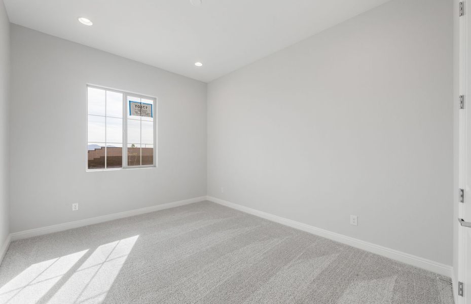 Spacious, unfurnished interior of a new home in Artisan at Asante, Surprise (Image 19).