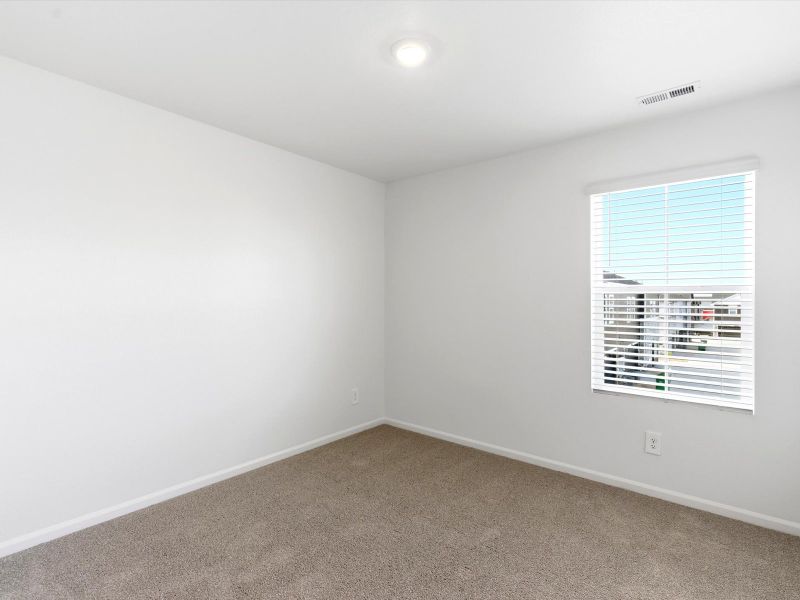 Spacious, unfurnished interior of a new home in Skyview at High Point, Aurora (Image 15).