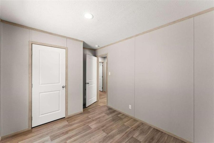 Spacious, unfurnished interior of a new home in , Dahlonega (Image 14).