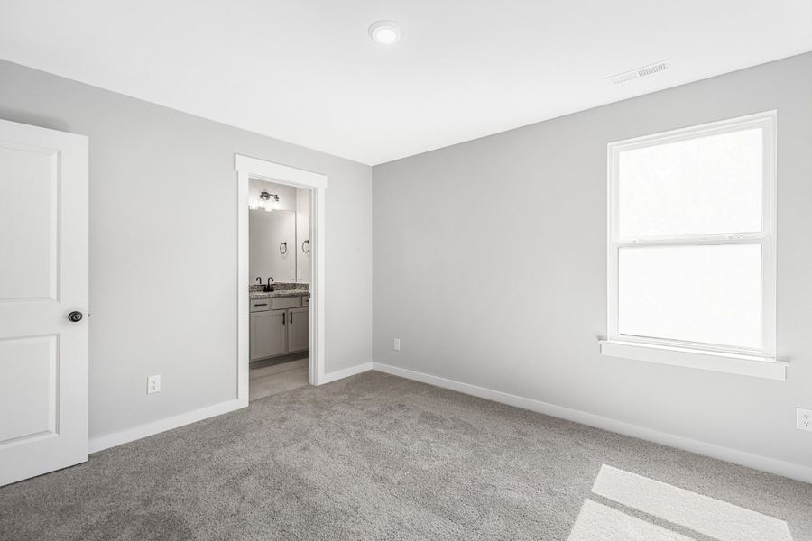 Spacious, unfurnished interior of a new home in Calista Farms, White House (Image 27).
