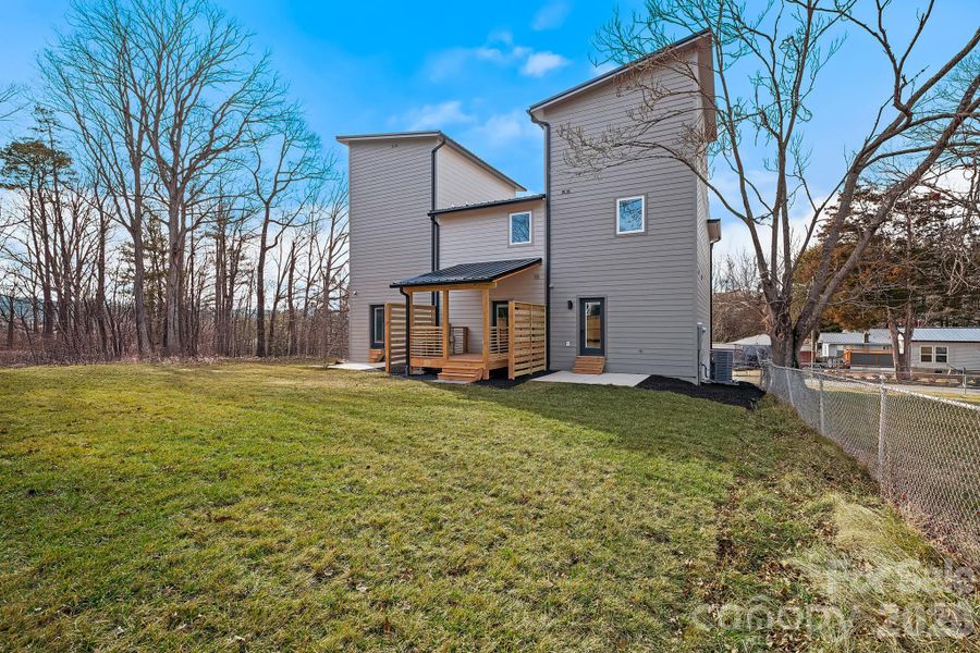 Spacious Rear Yard Spacious Rear Yard