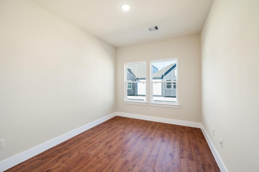 Spacious, unfurnished interior of a new home in Metro Village, Houston (Image 36).