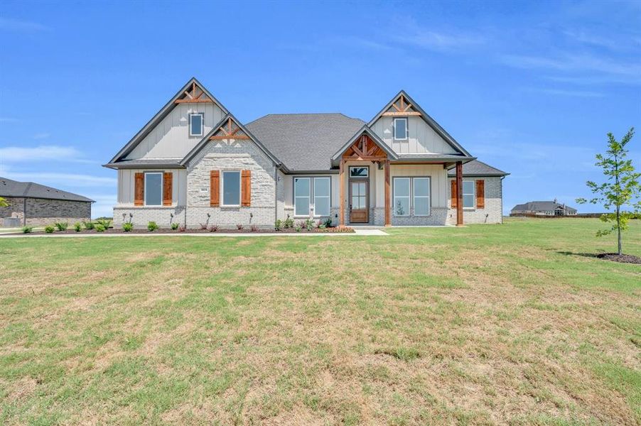 Craftsman inspired home featuring a front lawn