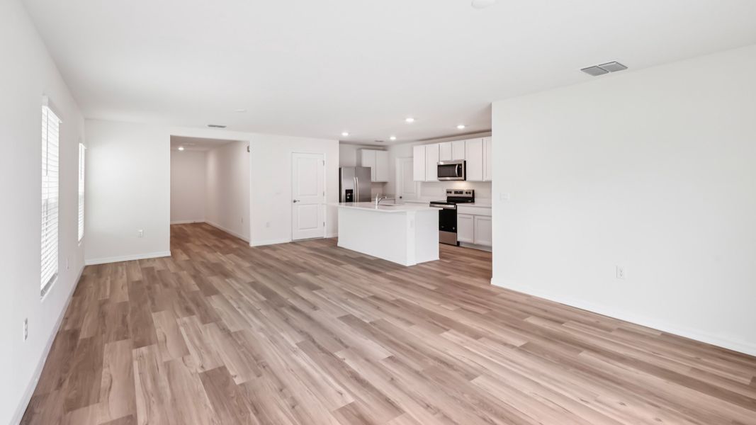Representative unfurnished interior of a home built from the ROBIE by D.R. Horton in Oaks Preserve, Gainesville (Image 20).