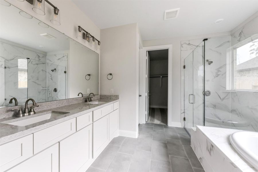 Furnished interior view inside a new home in Evergreen 55', Conroe (Image 10).