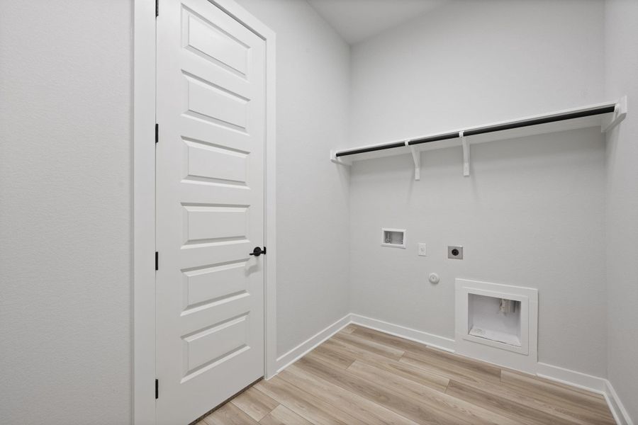 Spacious, unfurnished interior of a new home in Heritage, Dripping Springs (Image 44). Spacious, unfurnished interior of a new home in Heritage, Dripping Springs (Image 44).