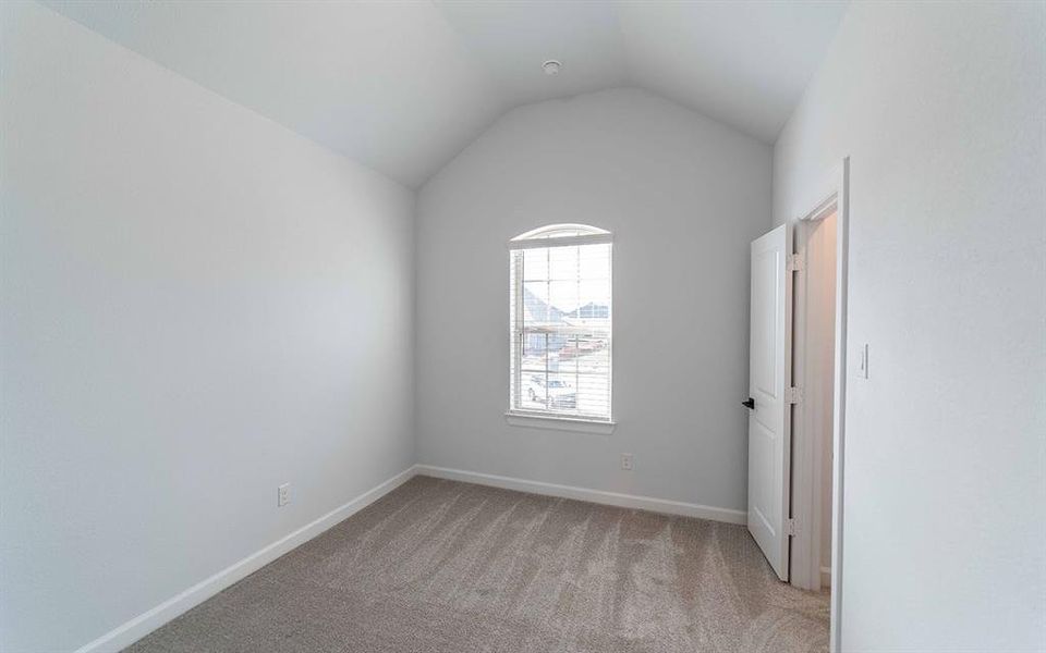 Spacious, unfurnished interior of a new home in Heath Golf & Yacht Club, Forney (Image 16).