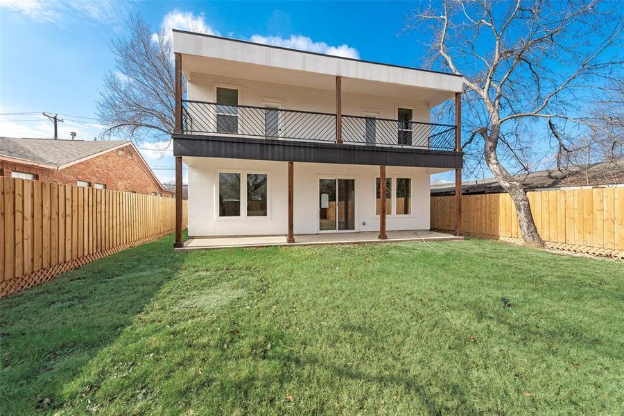 Exterior details and patio area of a home in , Dallas (Image 3).