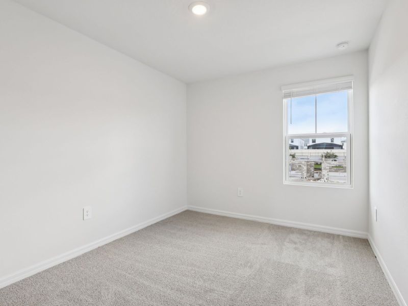 Spacious, unfurnished interior of a new home in Cagan Crossings West, Clermont (Image 12).