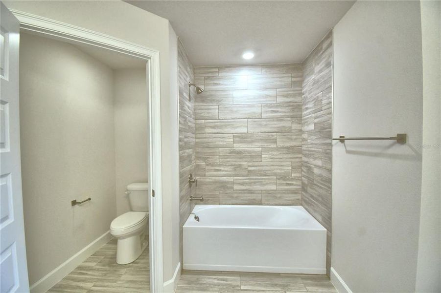 Furnished interior view inside a new home in , Auburndale (Image 5).