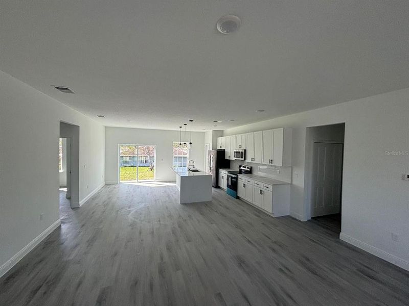 Spacious, unfurnished interior of a new home in , Ocala (Image 3).