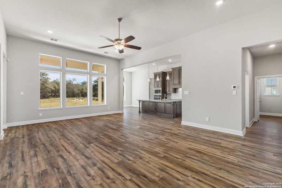 Spacious, unfurnished interior of a new home in Pradera Ridge, Floresville (Image 16). Spacious, unfurnished interior of a new home in Pradera Ridge, Floresville (Image 16).