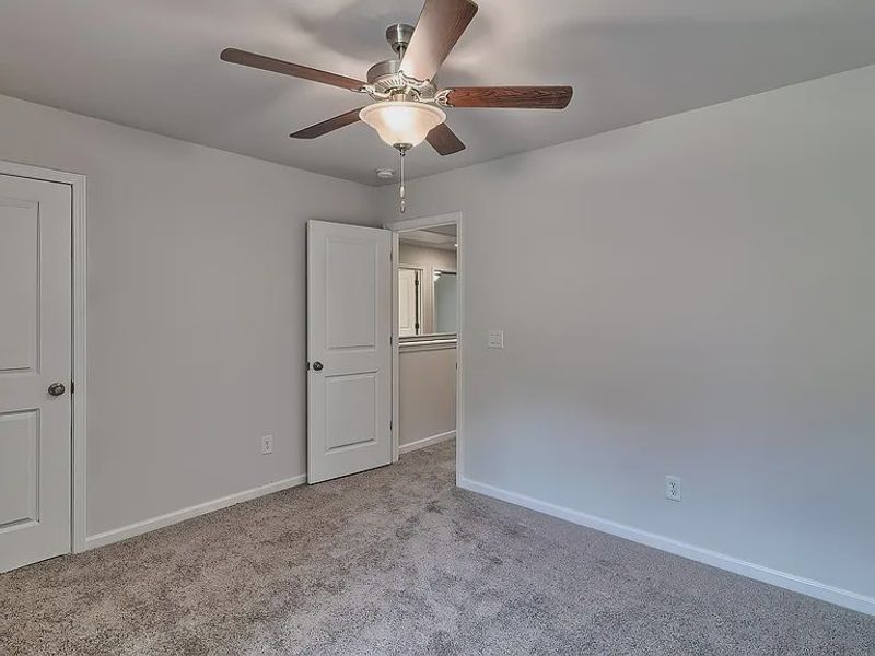 Spacious, unfurnished interior of a new home in Emanuel Creek, West Columbia (Image 15).