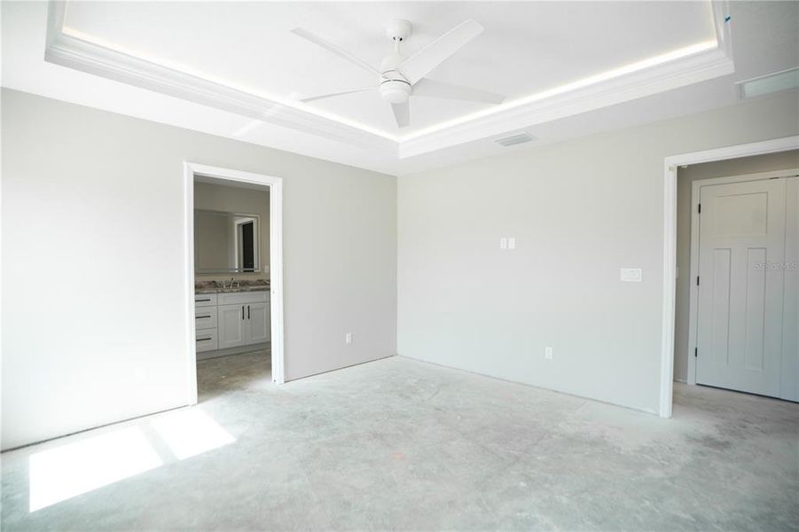 Spacious, unfurnished interior of a new home in , Dunnellon (Image 8).
