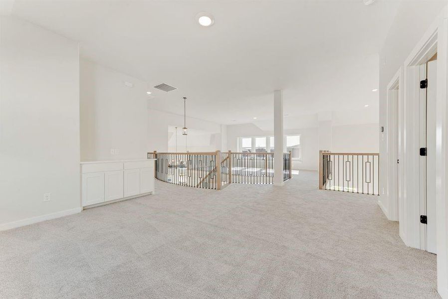 Spacious, unfurnished interior of a new home in Trails at Cottonwood Creek, Rowlett (Image 27).