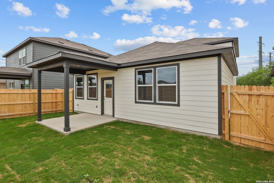 Exterior details and patio area of a home in Spring Creek, San Antonio (Image 3).