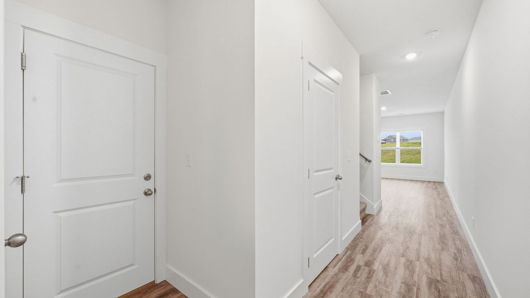 Spacious, unfurnished interior of a new home in Fieldcrest Acres Townhomes, Blountville (Image 12).