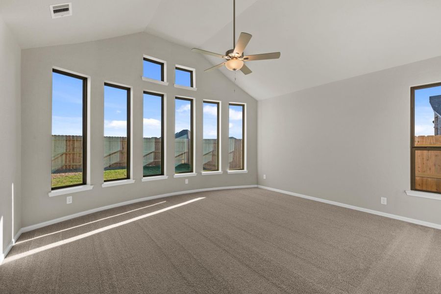 Spacious, unfurnished interior of a new home in The Meadows at Imperial Oaks 60', Conroe (Image 27).
