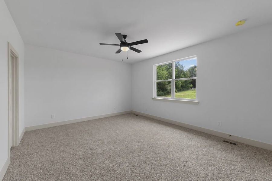 Spacious, unfurnished interior of a new home in Judah Hills, Portland (Image 10).