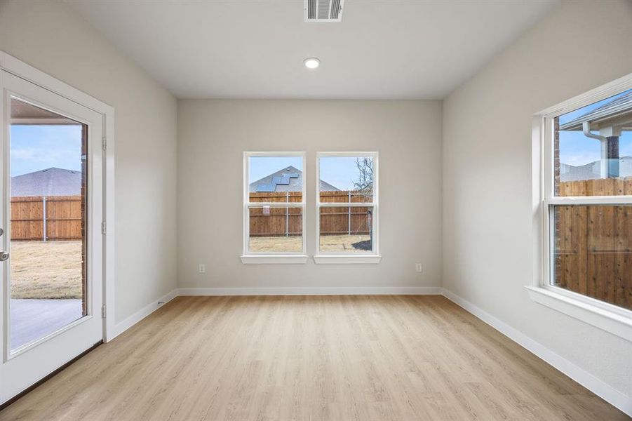 Spacious, unfurnished interior of a new home in Summerwood Estates, Red Oak (Image 15).