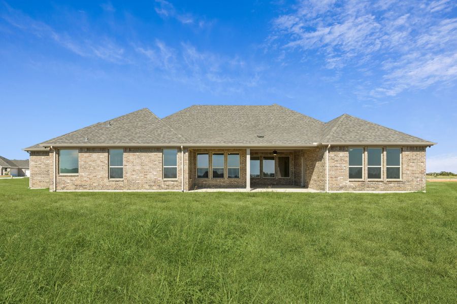 Representative exterior details of a home built from the Halsted by Centre Living Homes in Lakeway Estates, Waxahachie (Image 4).