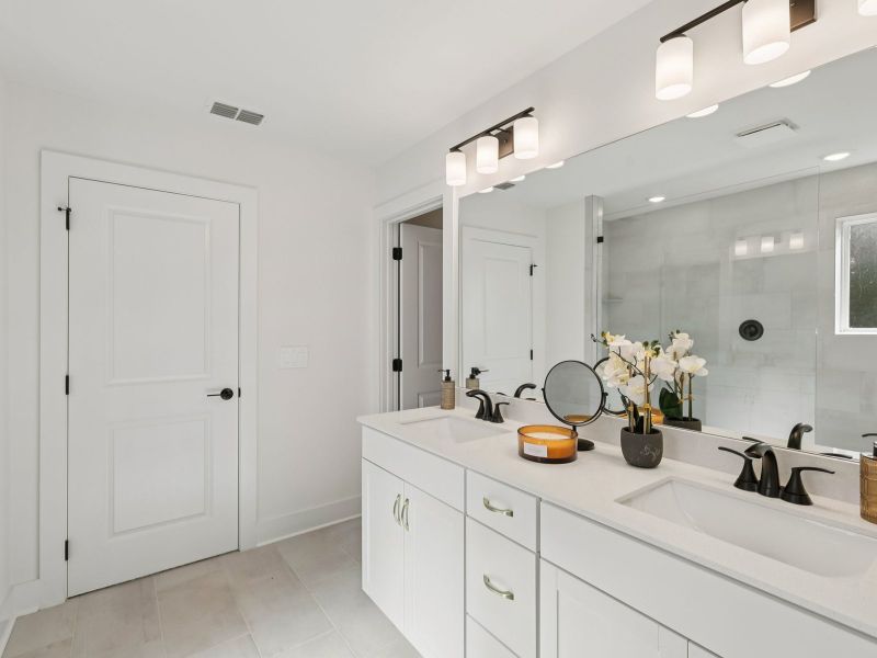 Furnished interior view inside a new home in Mission Hills, La Vergne (Image 10).