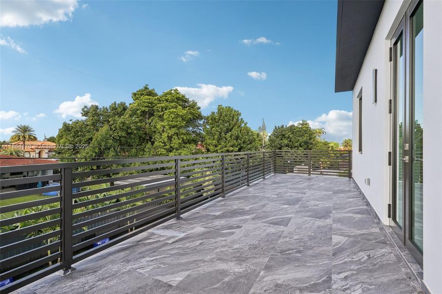 Exterior details and patio area of a home in , Miami (Image 11).