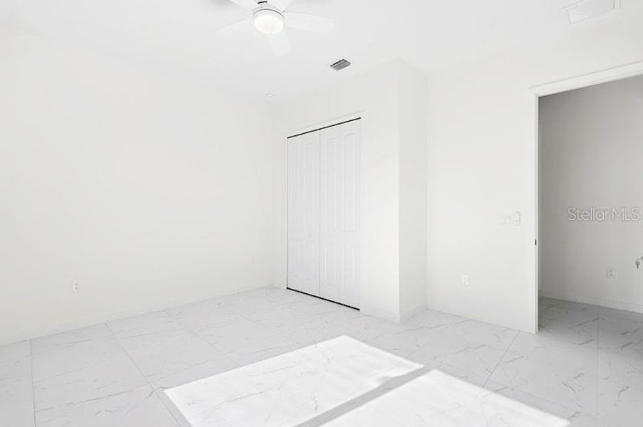 Spacious, unfurnished interior of a new home in , Cape Coral (Image 34).