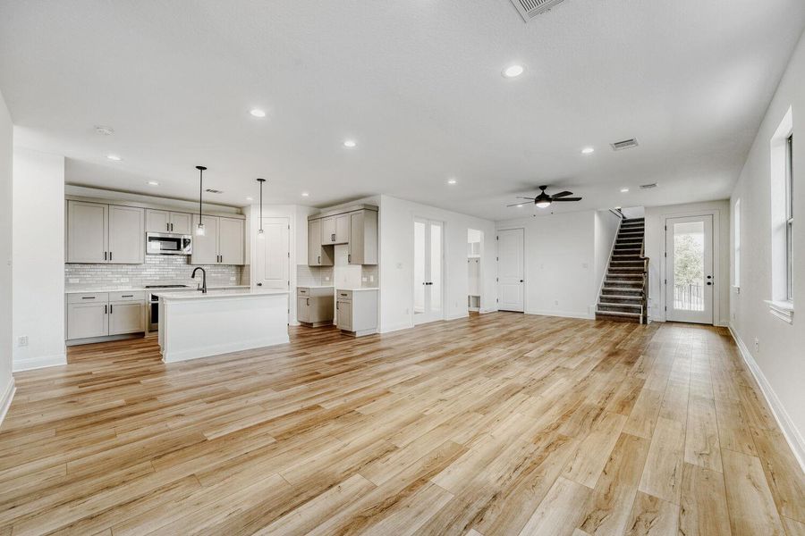 Spacious, unfurnished interior of a new home in , Buda (Image 14).