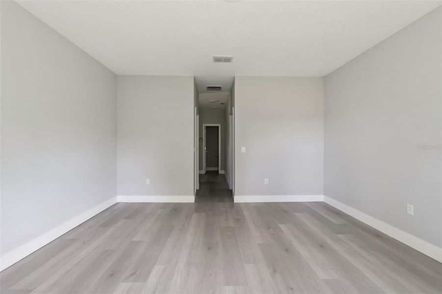 Spacious, unfurnished interior of a new home in , Davenport (Image 11).