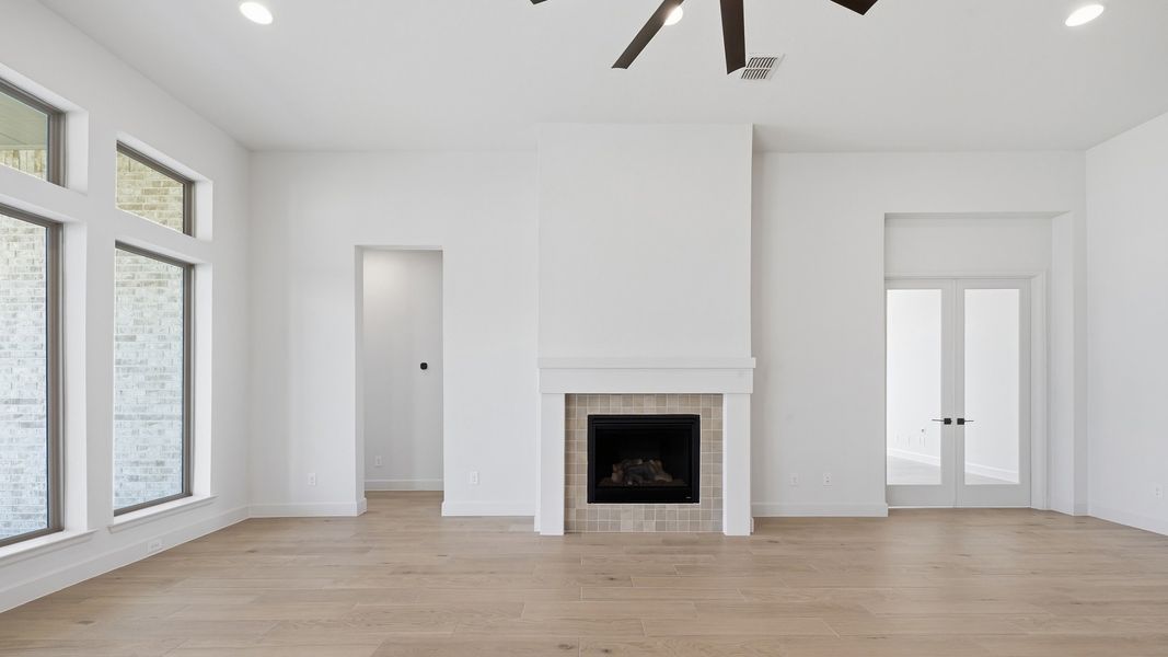 Spacious, unfurnished interior of a new home in Landmark, Denton (Image 16).