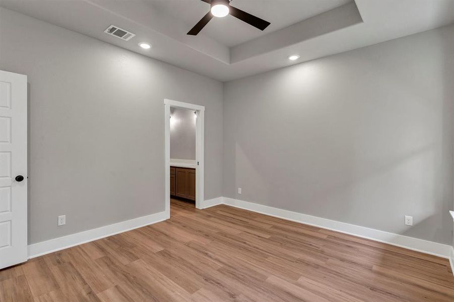 Spacious, unfurnished interior of a new home in , Granbury (Image 15).