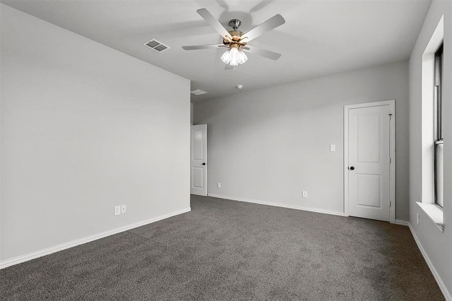 Unfurnished room with carpet and ceiling fan