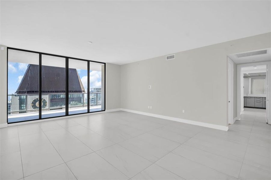 Spacious, unfurnished interior of a new home in , St. Petersburg (Image 25). Spacious, unfurnished interior of a new home in , St. Petersburg (Image 25).