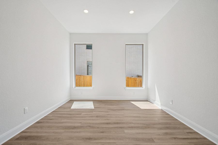 Spacious, unfurnished interior of a new home in 6 Creeks, Kyle (Image 33).