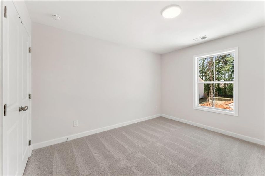 Spacious, unfurnished interior of a new home in Cherokee Township, Acworth (Image 19).